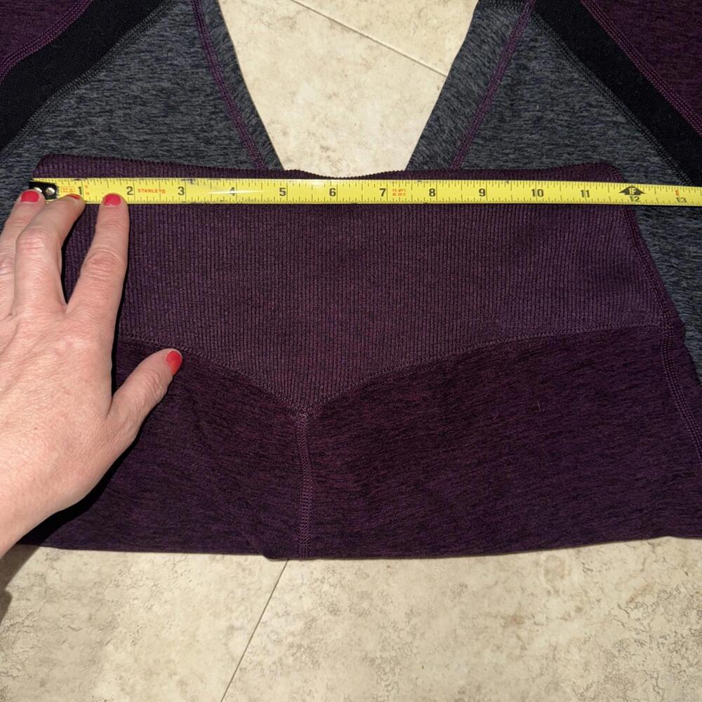 ALO Yoga Leggings Striped Gray/maroon Women Medium Ribbed Waist Fall Dark Goth - Picture 13 of 16